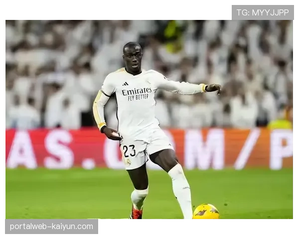 拜仁边路进攻组合 戴维斯速度助力左路突破